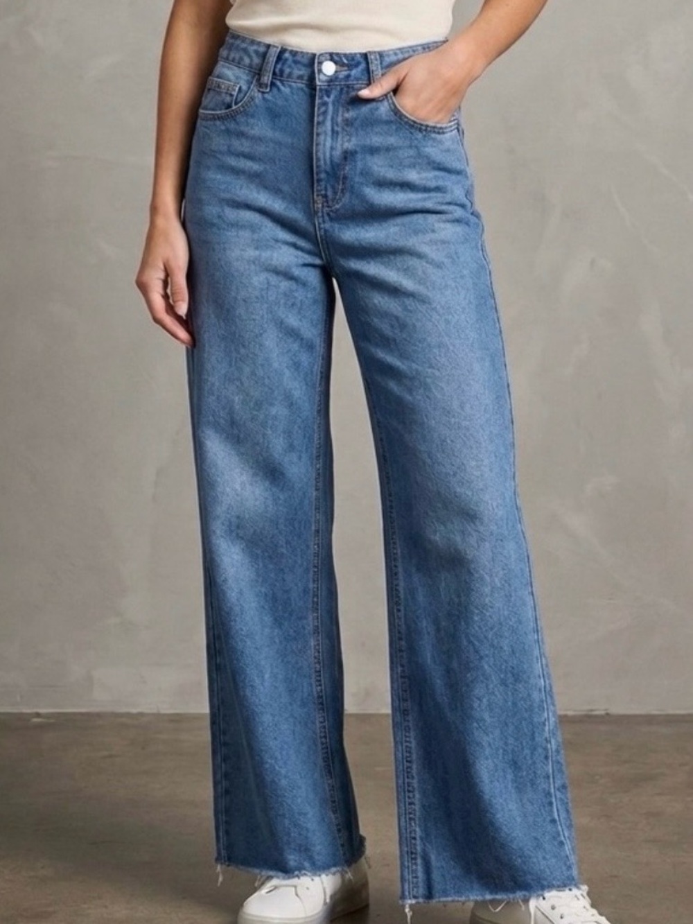 Tinseltown EUC Wide Leg Blue
Denim jeans 100% cotton no stretch
Sz 5 inseam 30”